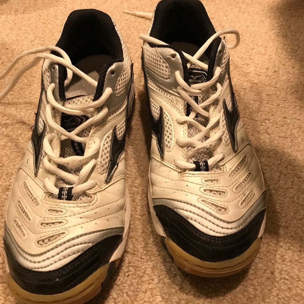 Mizuno women’s volleyball shoes
